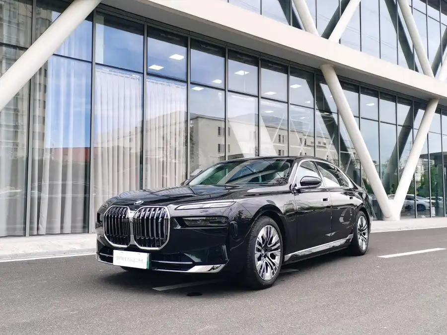 BMW i7 eDrive50L Lead