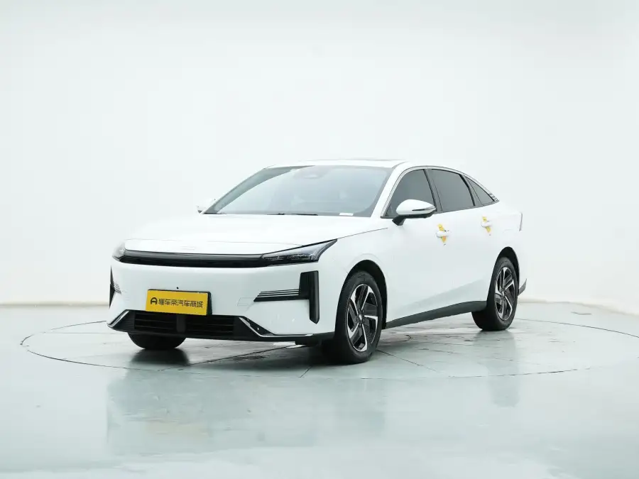 Geely Galaxy L6 1.5 EM-i DHT 140KM Explore +