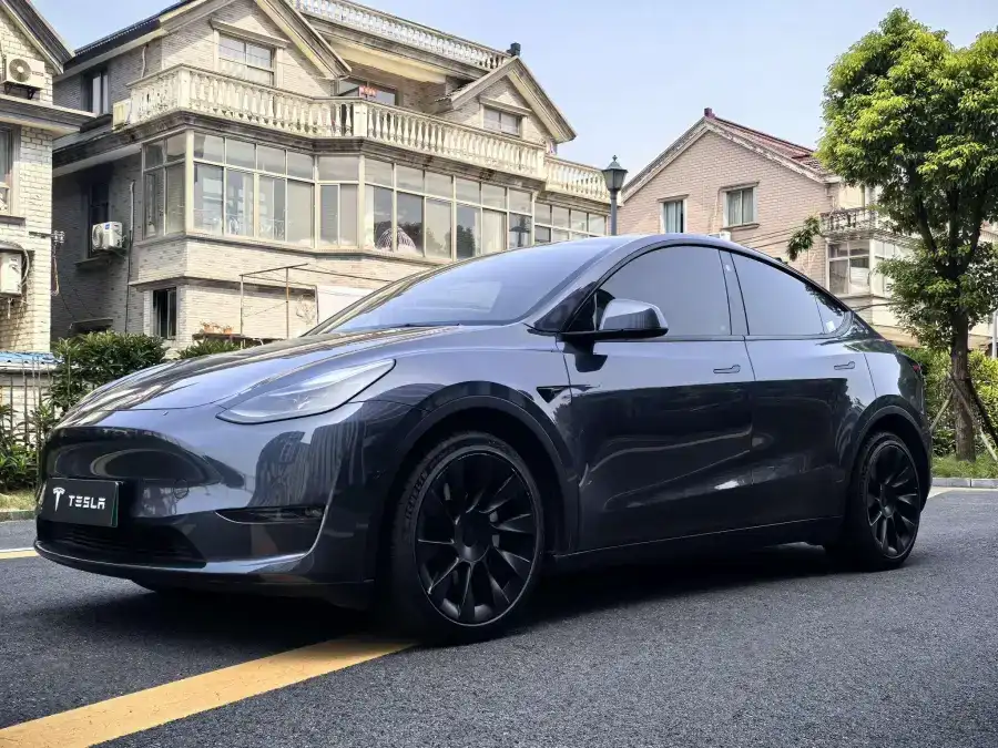 Tesla Model Y Long Range