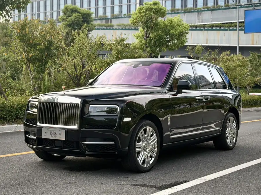 Rolls-Royce Cullinan 4 места