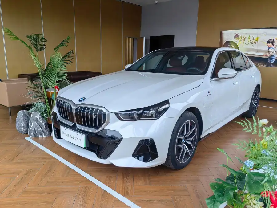 BMW i5 eDrive35L M