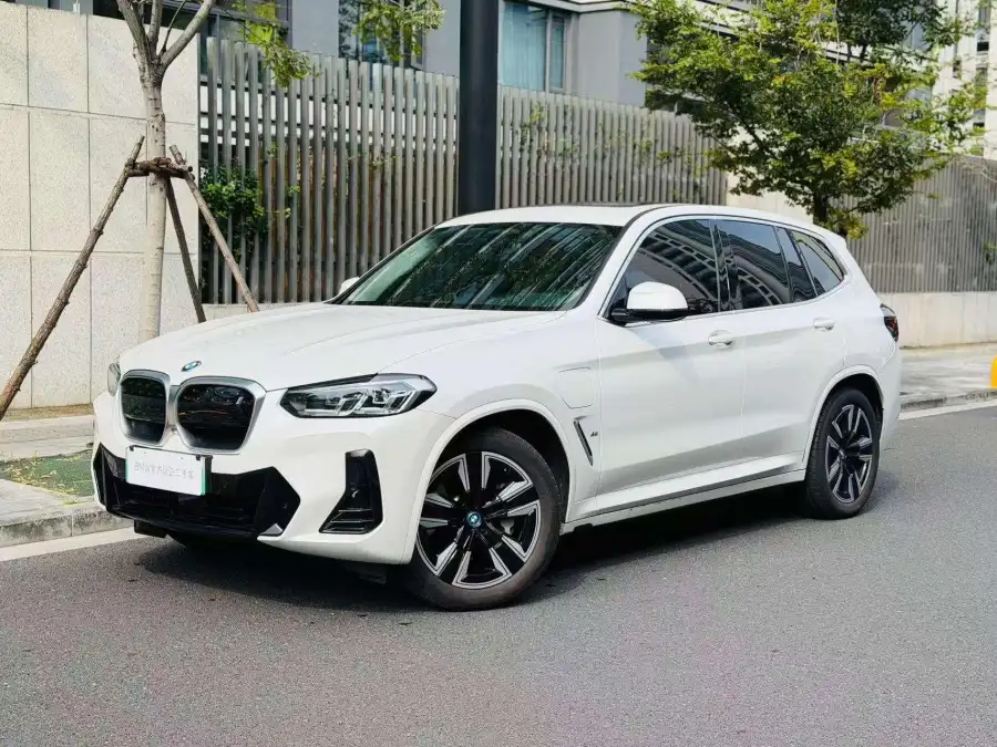 BMW iX3 Lead