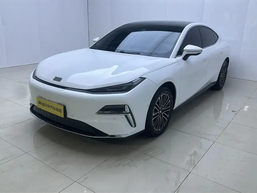Geely Galaxy Starshine 8 PHEV 130km EM-i