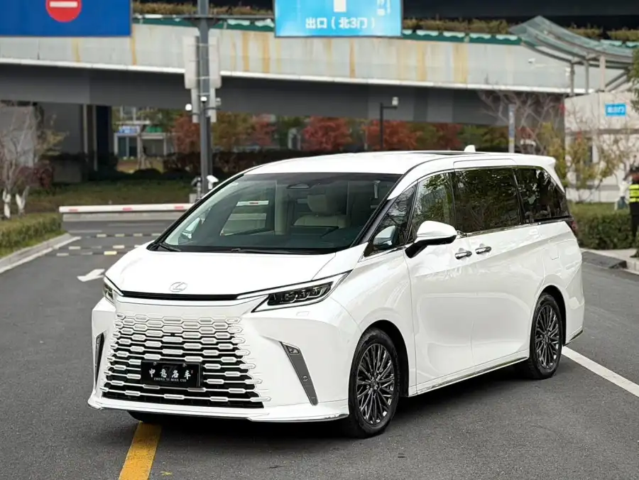 Lexus LM 350h E-Four 7 мест
