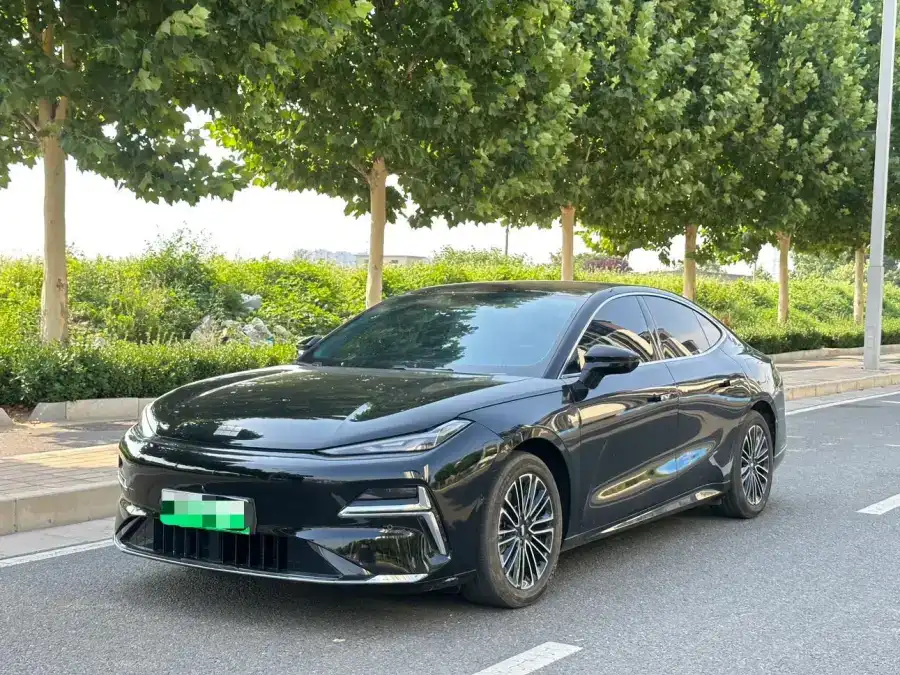 Geely Galaxy Starshine 8 PHEV 130km EM-i Premium