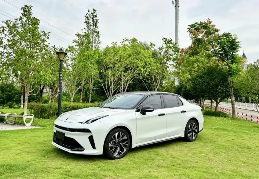 Lynk & Co 03 1.5TD DCT Halo