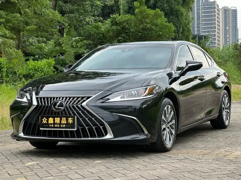 Lexus ES 200