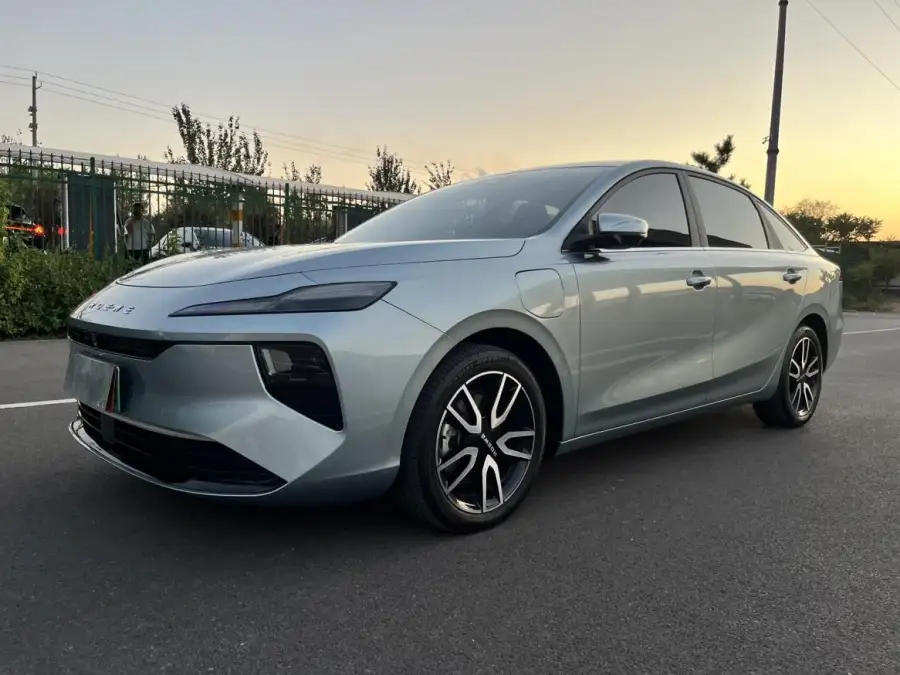 Roewe D6 520km Smart