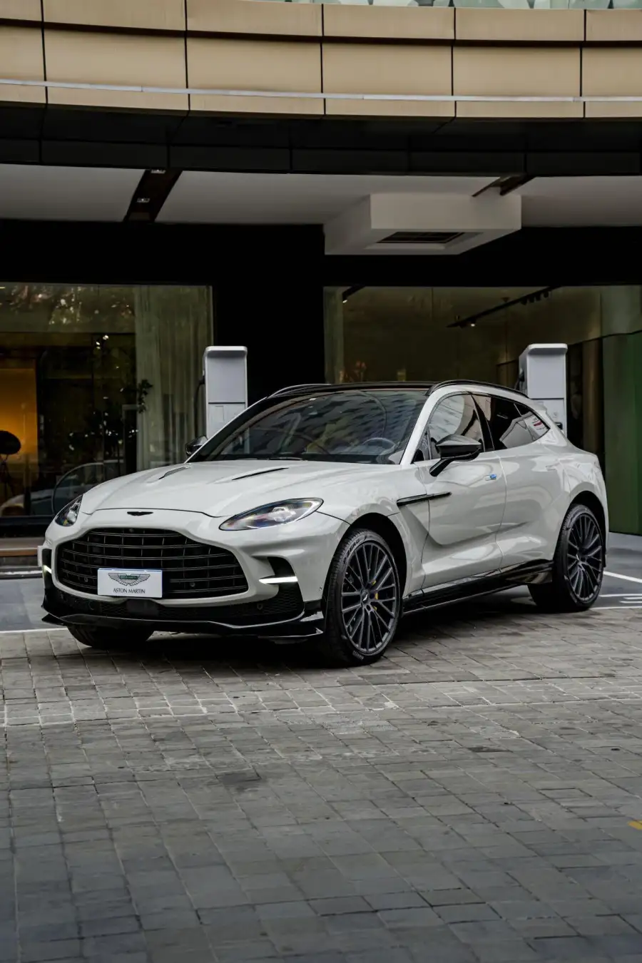Aston Martin DBX 4.0T V8 707