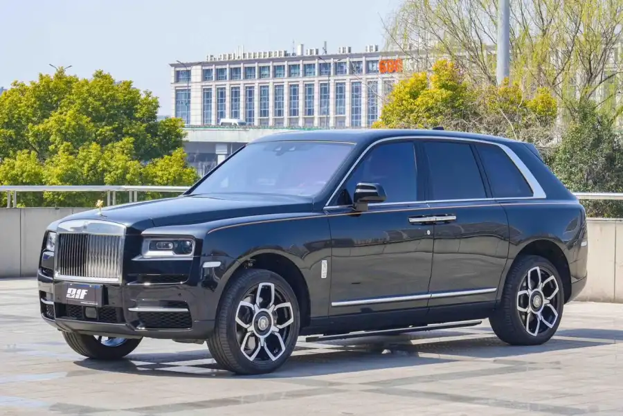 Rolls-Royce Cullinan 5 мест