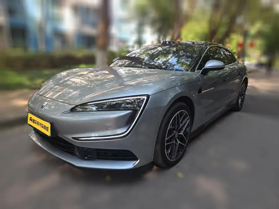 Yangwang U7 PHEV 5 мест Luxury