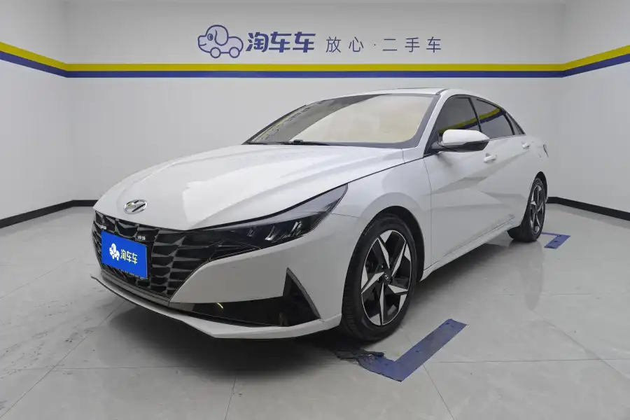 Hyundai Elantra 1.5L CVT LUX Premium
