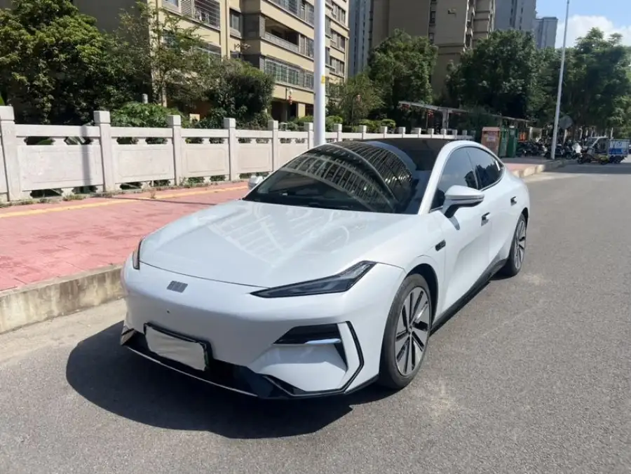 Geely Galaxy E8 665km