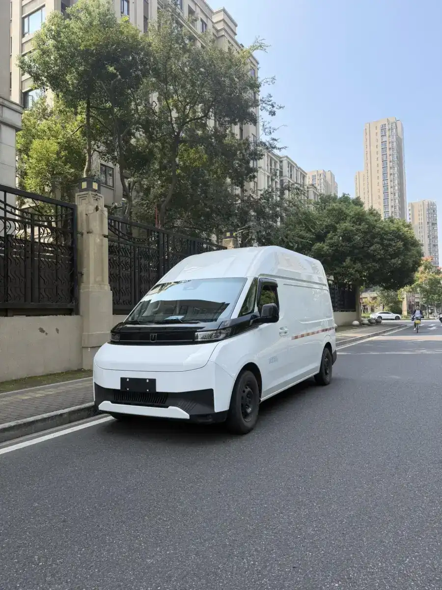 Farizon Super VAN