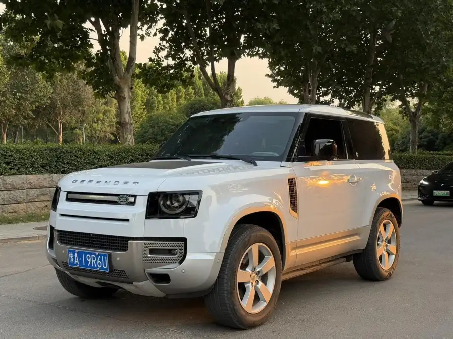 Land Rover Defender 90 P300 X-Dynamic HSE