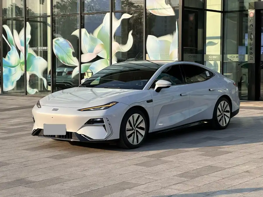 Geely Galaxy E8 665km