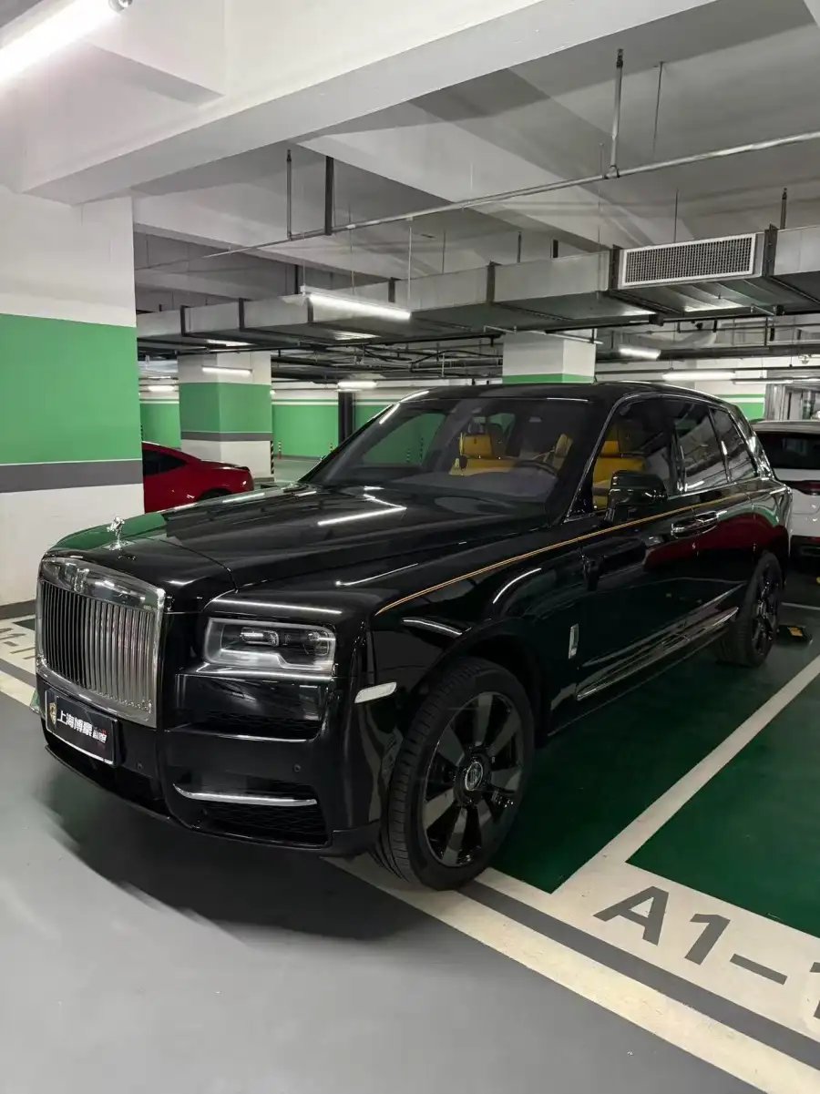 Rolls-Royce Cullinan 4 места
