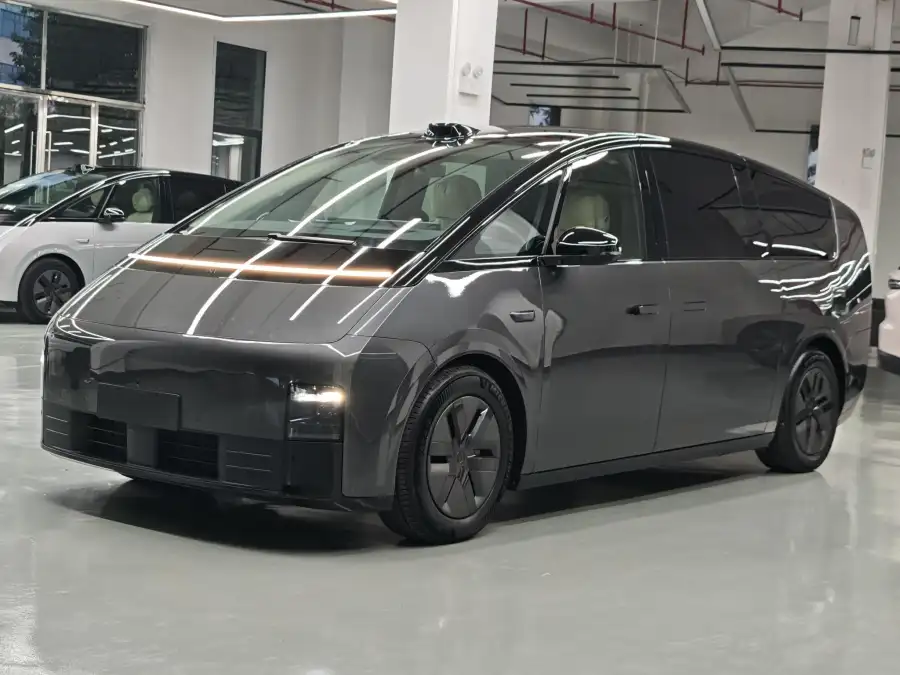 Li Auto MEGA Ultra