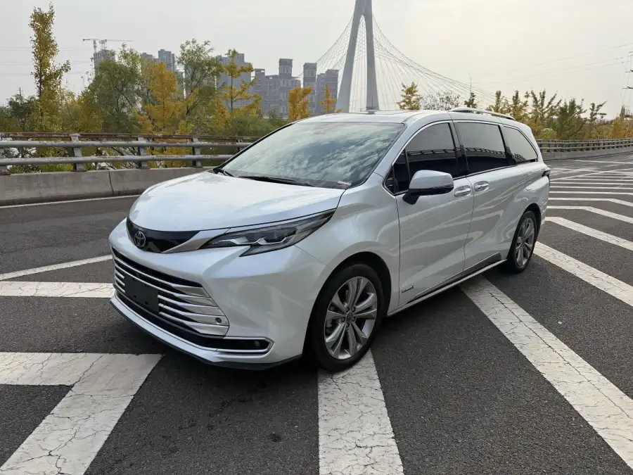 Toyota Sienna 2.5L