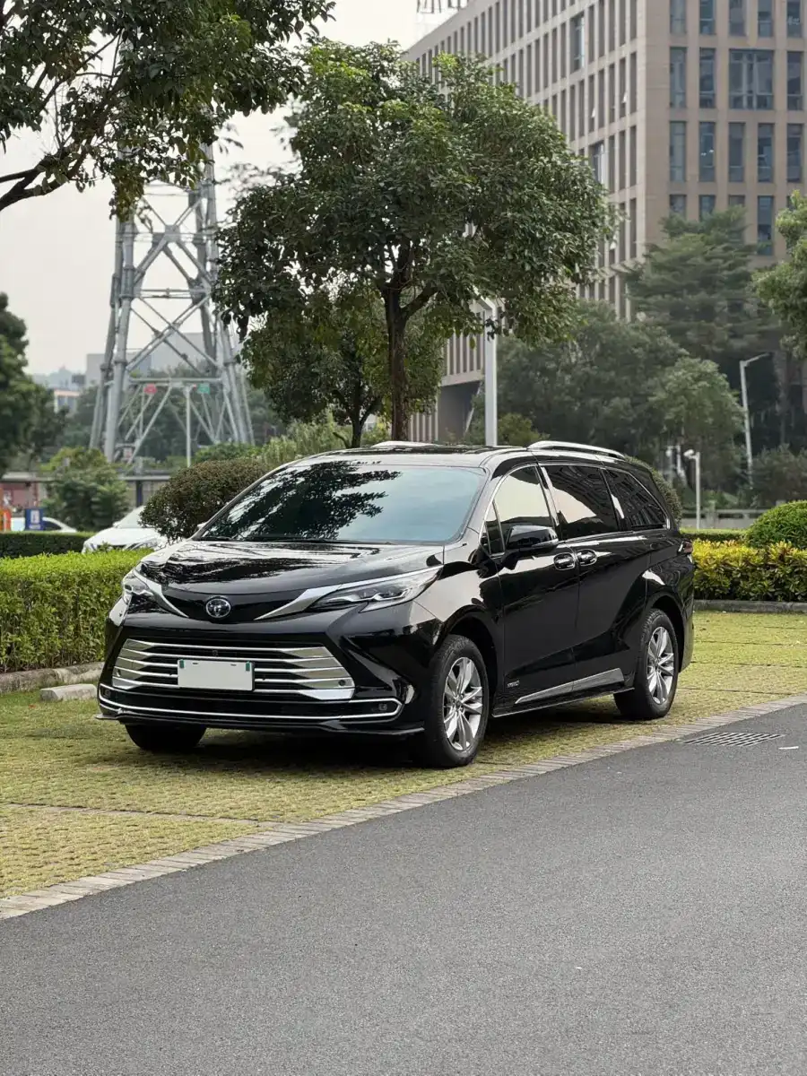 Toyota Sienna 2.5L