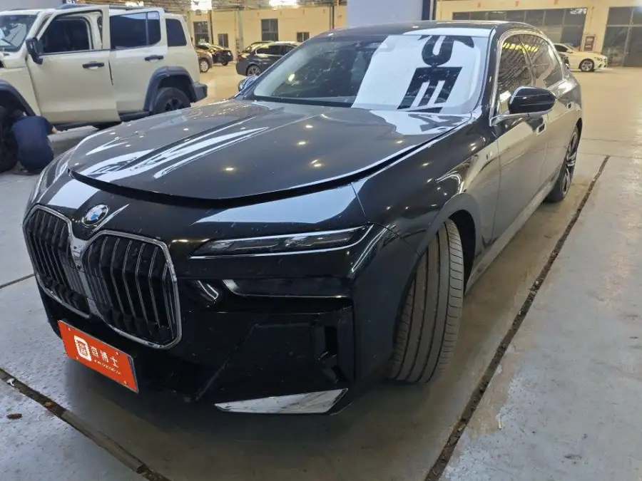 BMW 7 Series 740Li Lead M