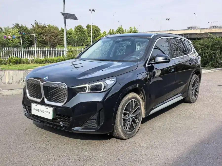 BMW iX1 eDrive25L M