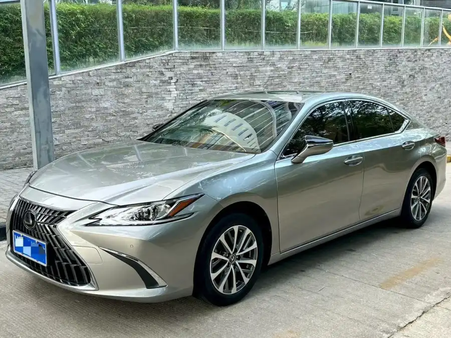 Lexus ES 200 Luxury