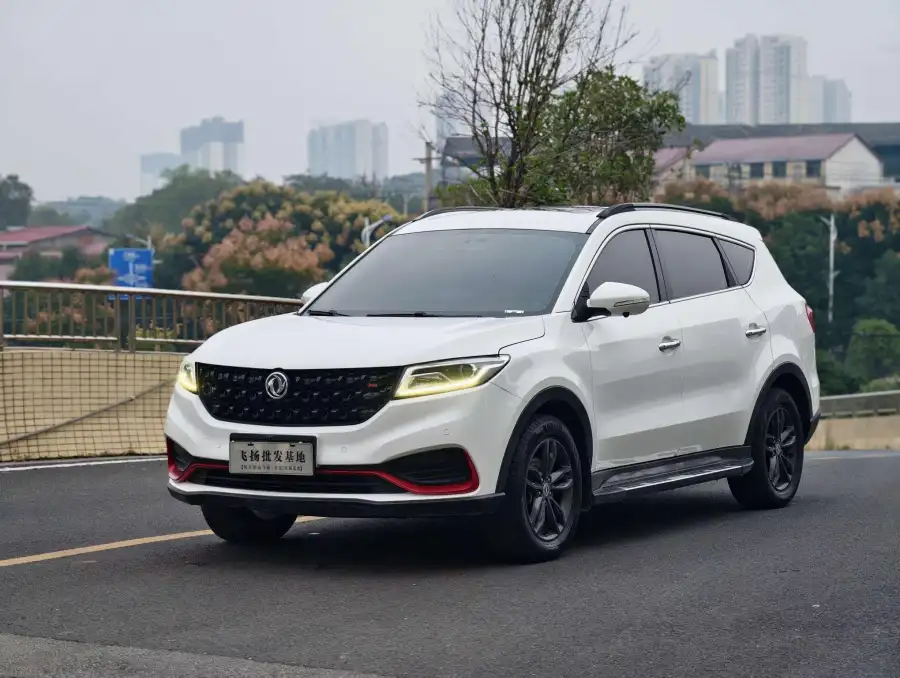 Dongfeng Fengon 580 ★ 1.5TGDI Premium