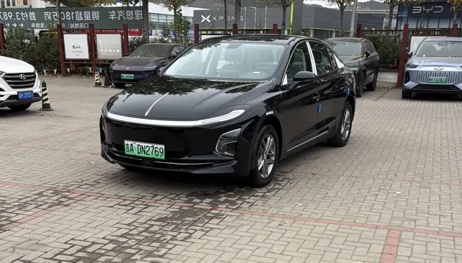 Hongqi E-QM5 610KM PLUS