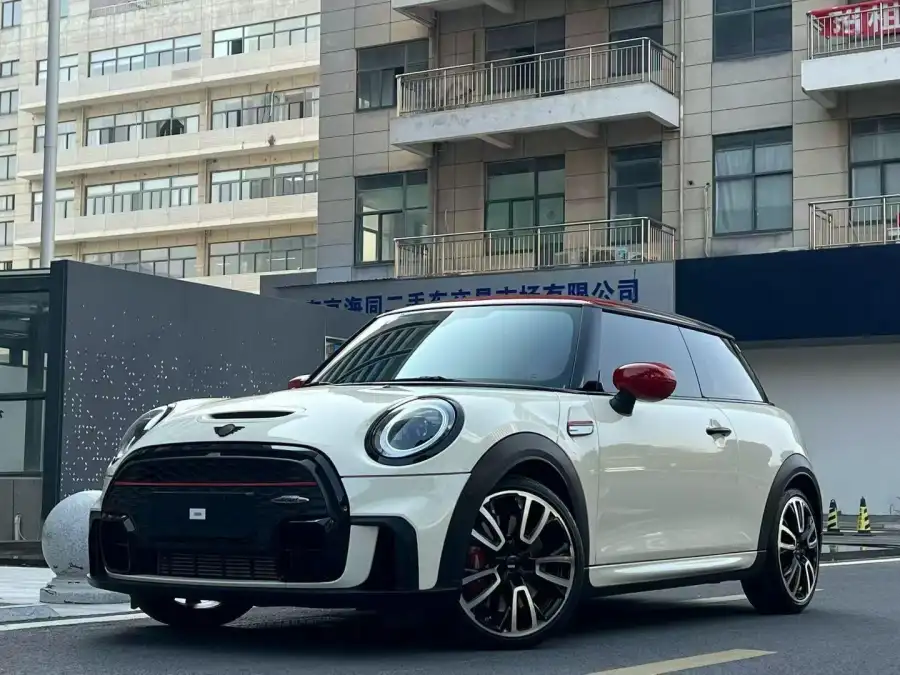 Mini JCW 2.0T JOHN COOPER WORKS Pat Moss
