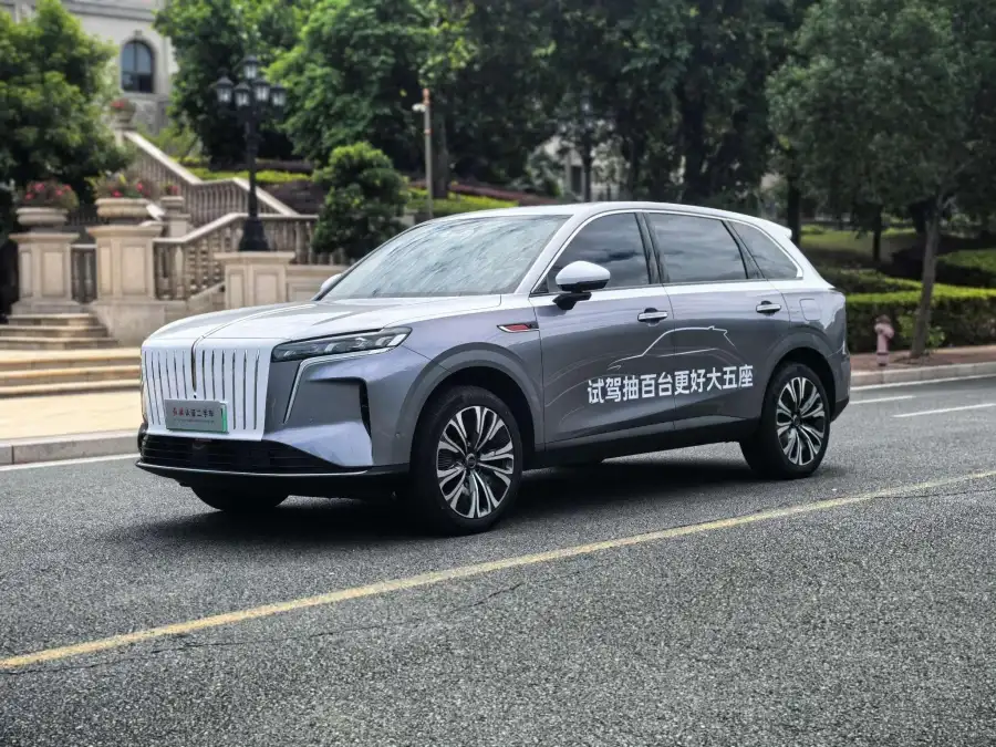 Hongqi HS6 PHEV 220 4WD