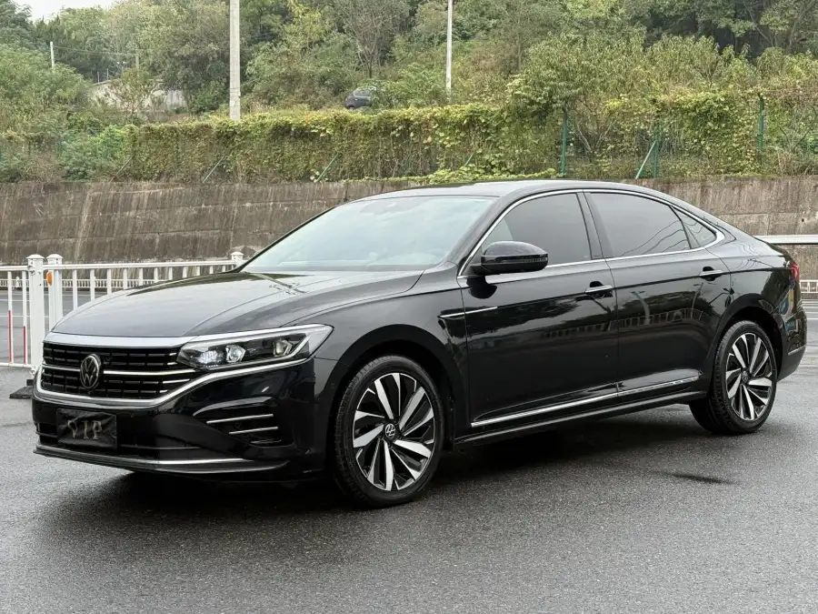 Volkswagen Passat 330TSI Luxury