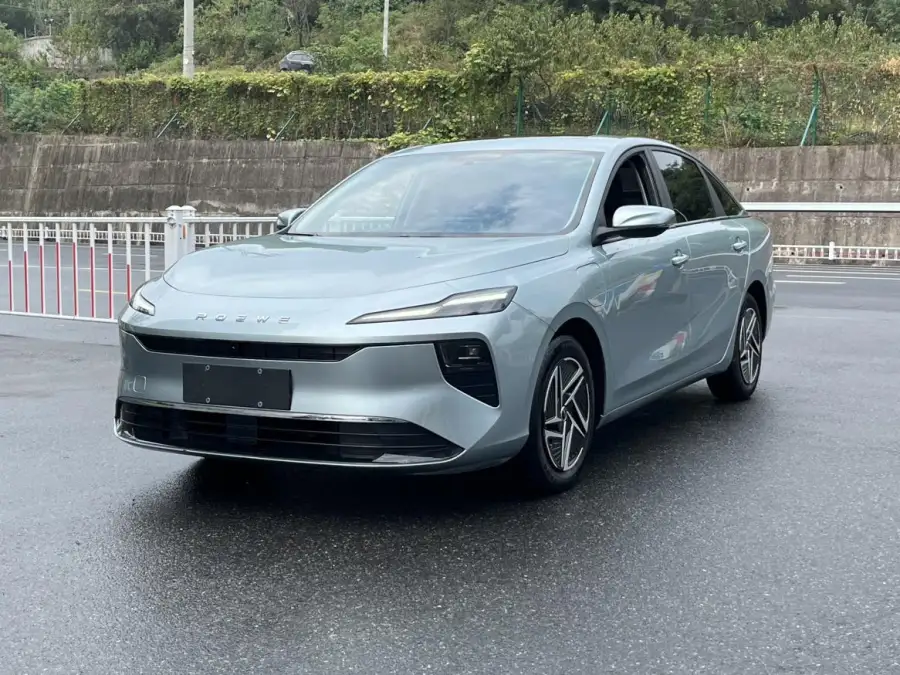Roewe D6 450km