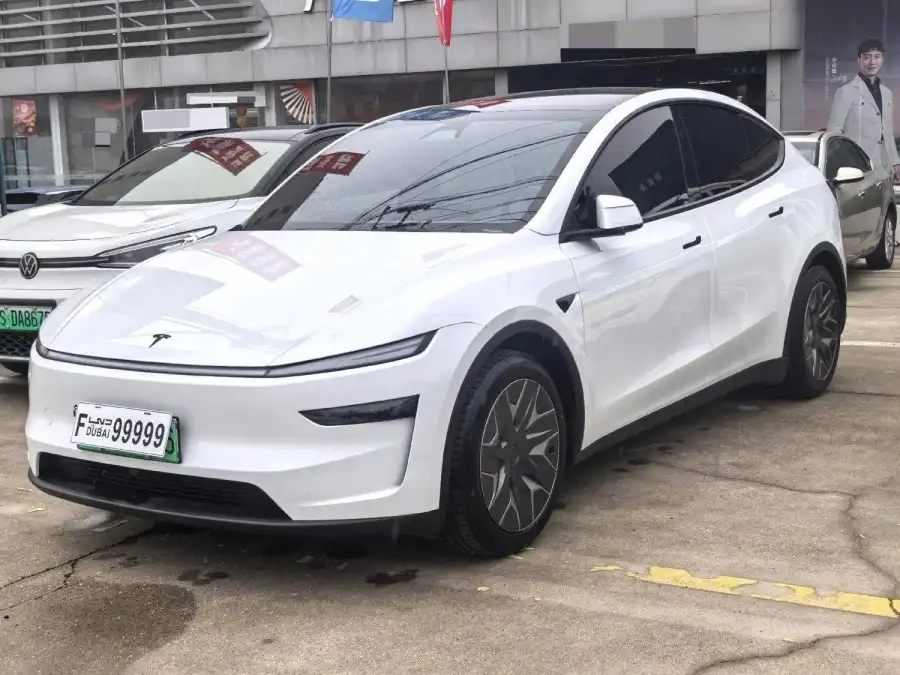 Tesla Model Y L Standard