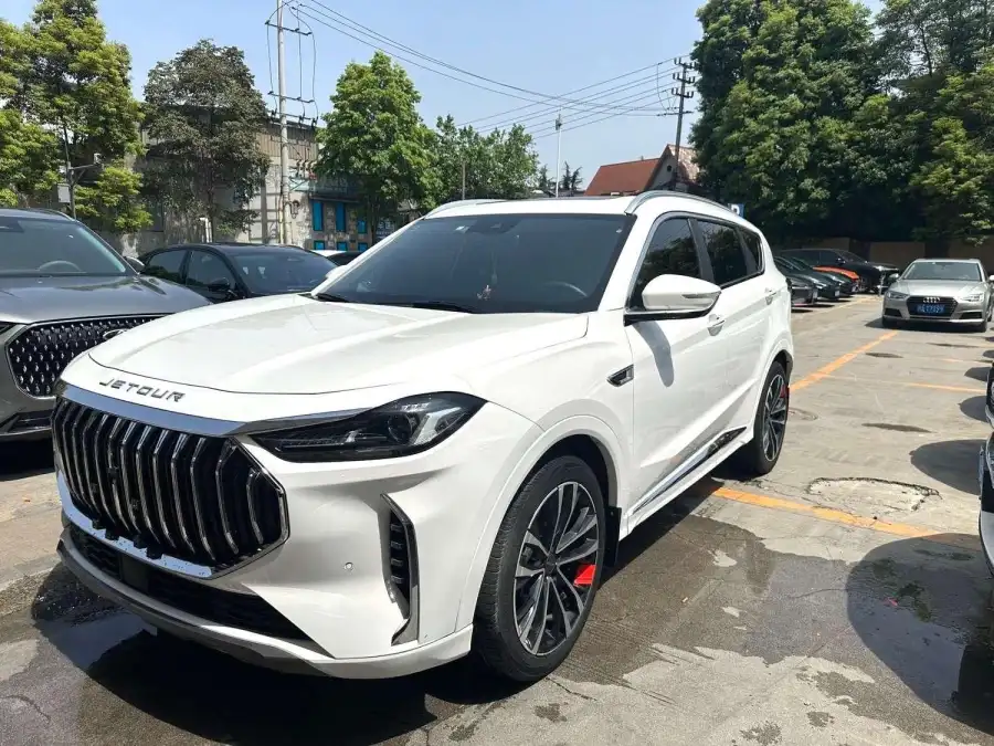 Jetour X70 Plus 1.6T DCT 7 мест