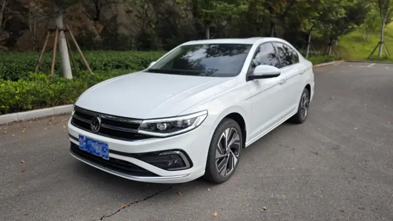 Volkswagen Bora 200TSI DSG PRO
