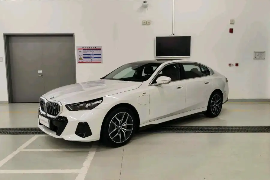 BMW i5 eDrive35L M