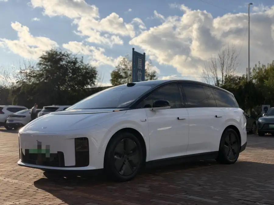 Li Auto i8 Standard