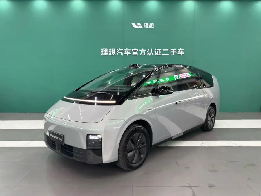 Li Auto MEGA Ultra