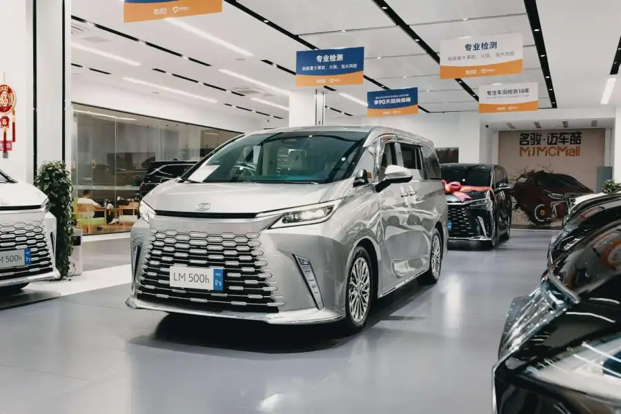 Lexus LM 500h DIRECT4 6 мест