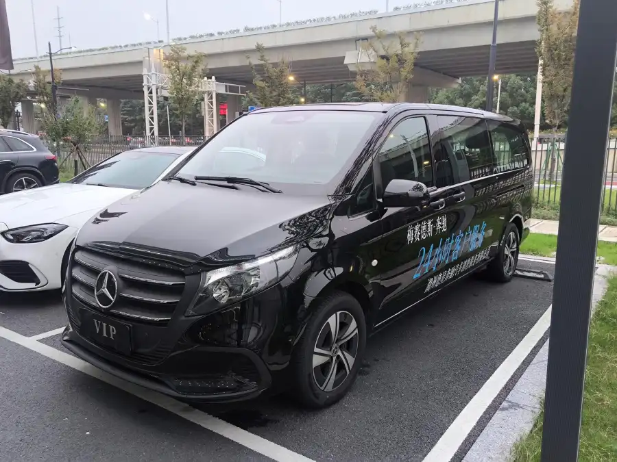 Mercedes-Benz Vito 2.0T 7 мест