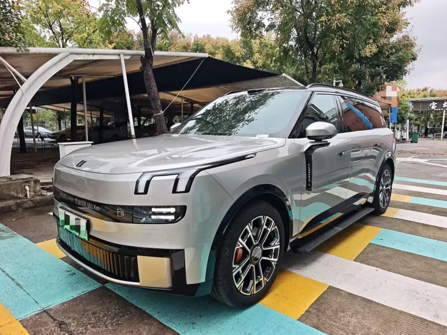 Lynk & Co 900 2.0T Ultra 6 мест