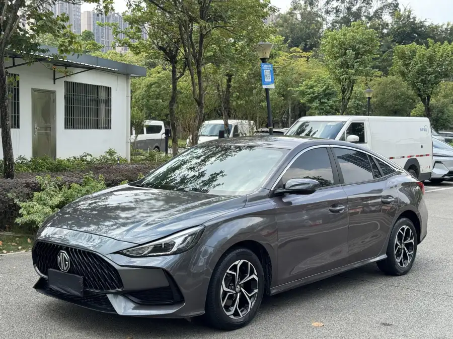 MG 5 180DVVT CVT Luxury