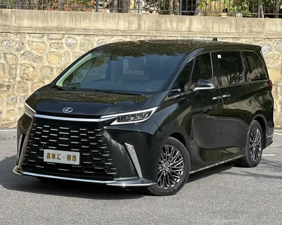 Lexus LM 500h DIRECT4 6 мест