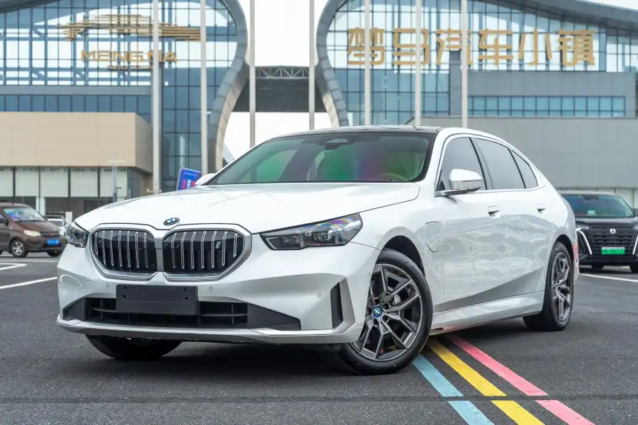 BMW i5 eDrive35L
