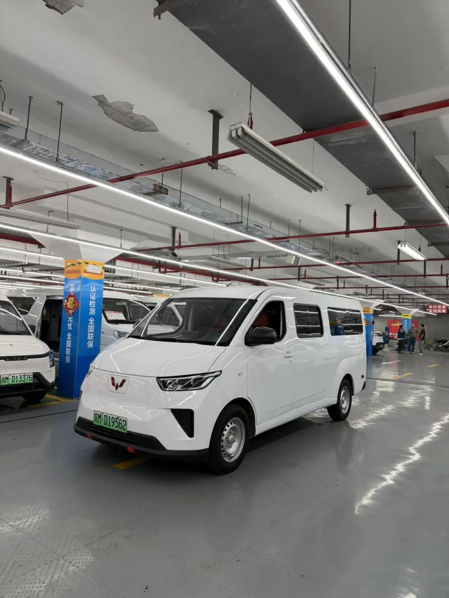 Wuling Yangguang 440km Comfort 9 мест