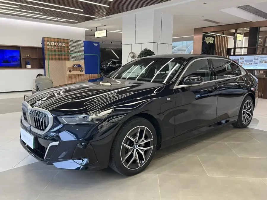 BMW i5 eDrive35L