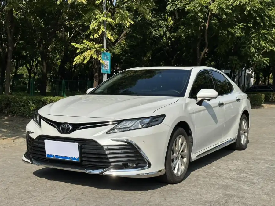 Toyota Camry 2.0G Luxury, 2023