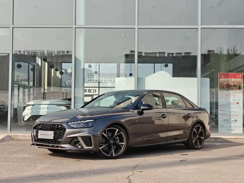 Audi A4L 40 TFSI quattro RS