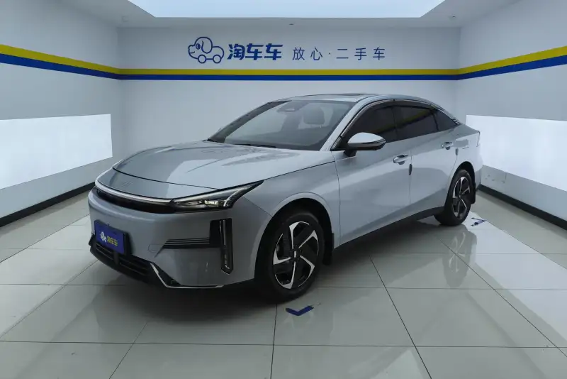 Geely Galaxy L6 1.5 EM-i DHT 140KM